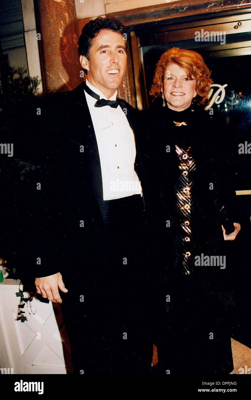 18. September 2006 - Hollywood, Kalifornien, USA - 30301EG. PATRICIA KENNEDY LAWFORD MIT CHRISTOPHER LAWFORD 1995.'' ALLE MEINE KINDER '' 25-JÄHRIGES JUBILÄUM IM PIERRE HOTEL STATT.  -PATKENNEDYLAWFORDRETRO(Credit Image: © Ed Geller/Globe Photos/ZUMAPRESS.com) Stockfoto