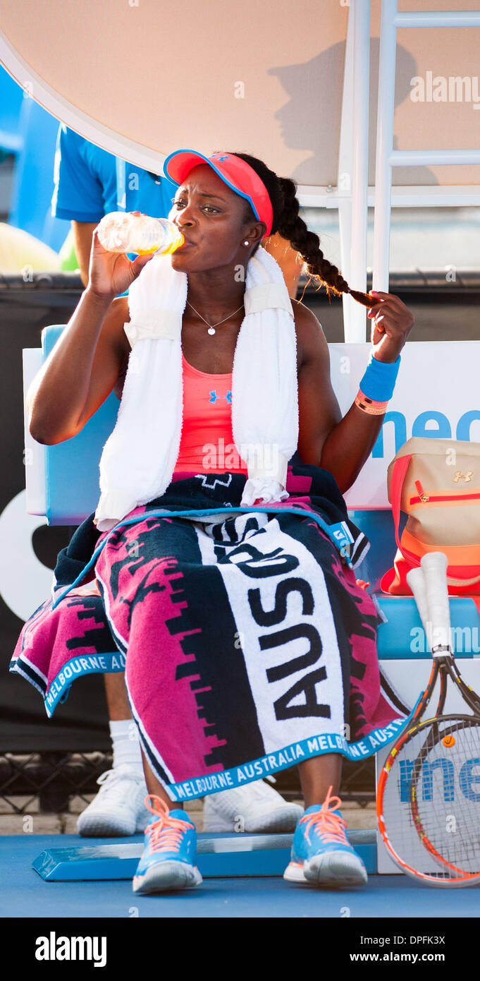 Melbourne, Victoria, Australien. 14. Januar 2014. Sloane Stephens (USA) konfrontiert y Shvedova (KAZ) in Tag zwei Stück 2014 Australian Open in Melbourne. Stephens gewann 7-6, 6-3 in einem Wärme verzögert Match. Temperaturen in Melbourne erreichte 109,4 F. Credit: Ken Hawkins/ZUMAPRESS.com/Alamy Live News Stockfoto