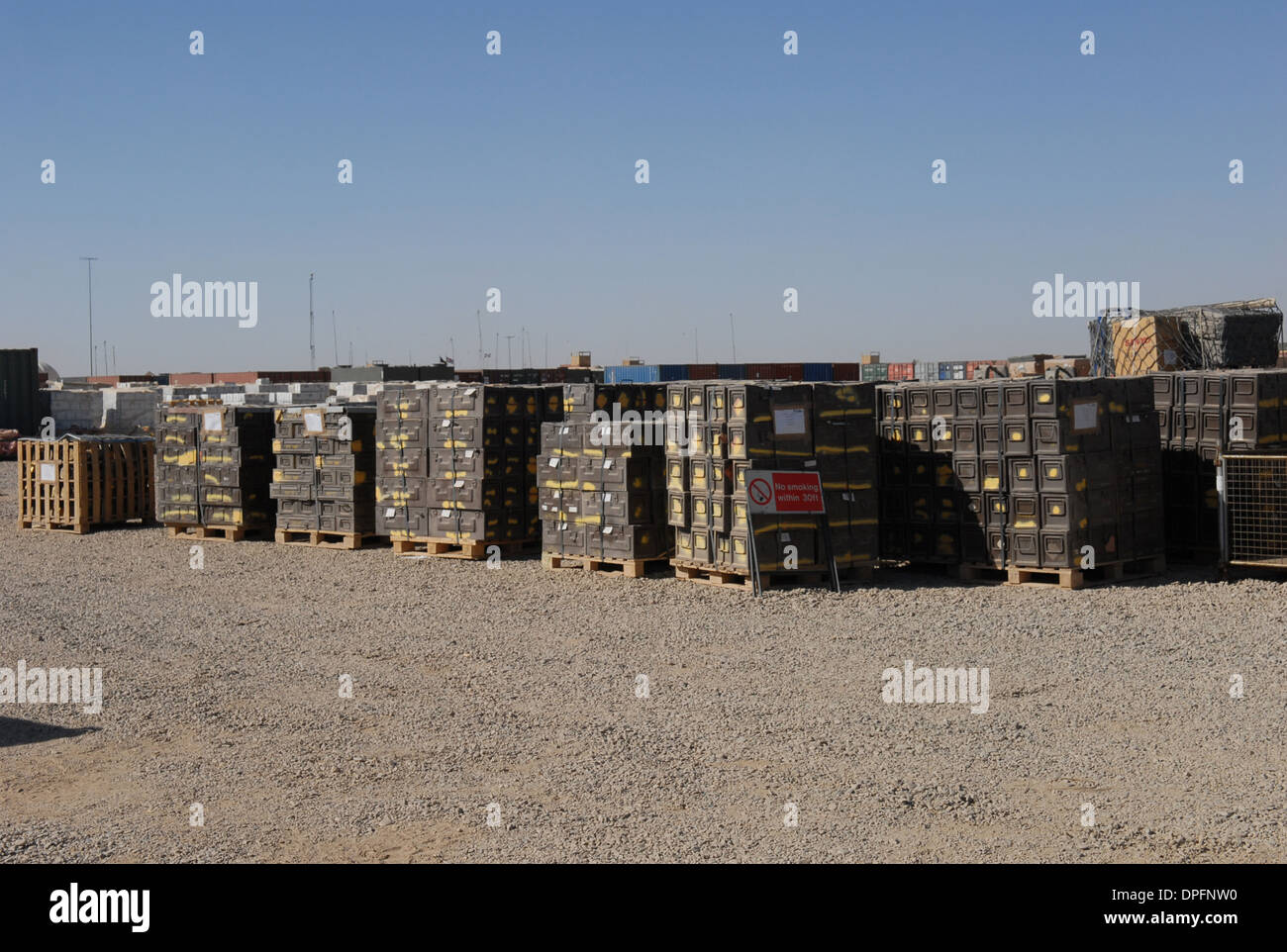 Munition Munition Munition Schwarzpulver Munition Kugeln Bombe Raketen Granaten Munition Boxen 7,62 mm rund Stockfoto