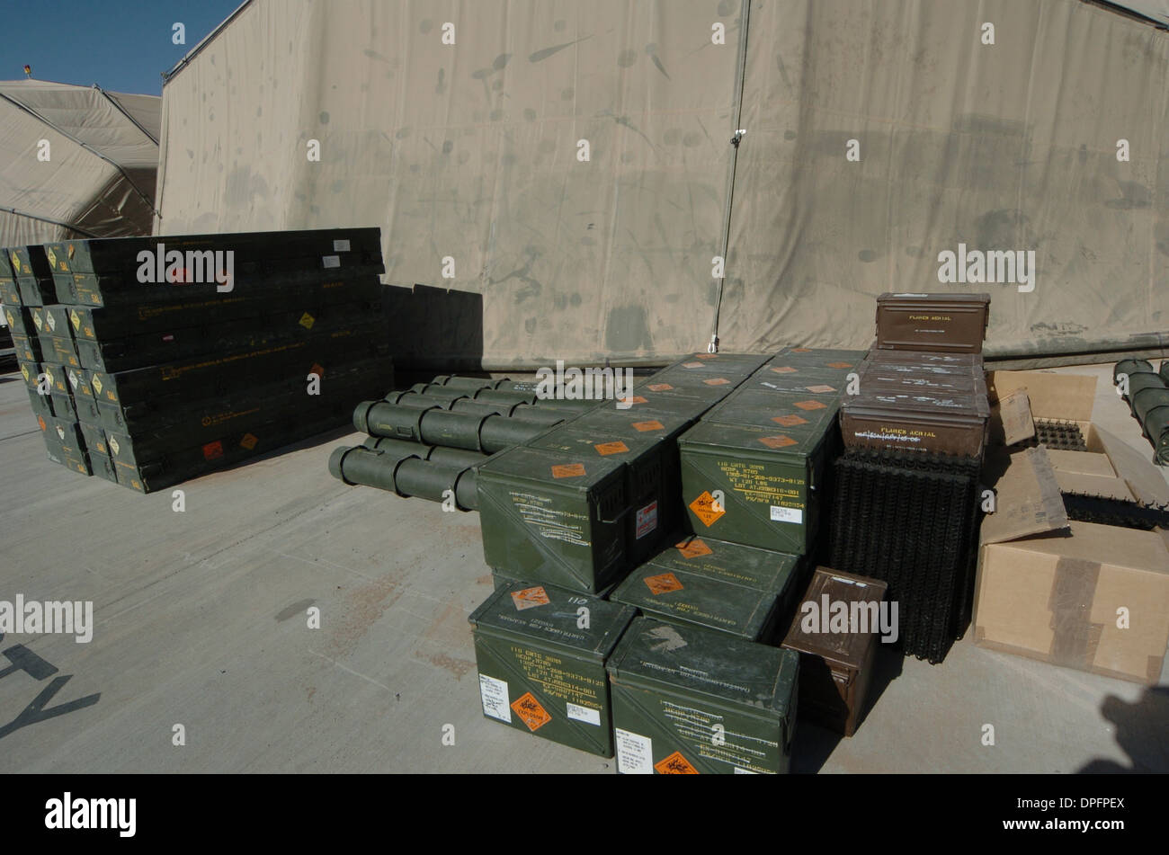 Munition Munition Munition Schwarzpulver Munition Kugeln bombardieren Raketen Schalen Munitionskisten Afghanistan Stockfoto