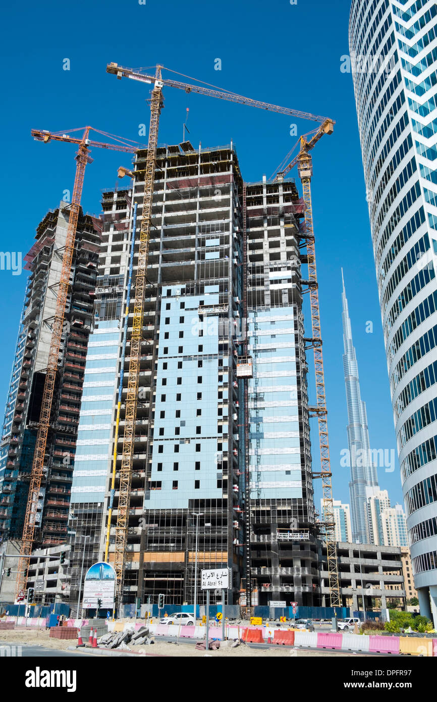 Neue Büro-Hochhaus-Türme im Bau neuer Business Bay gewerblichen und privaten Bereich in Dubai Vereinigte Arabische Emirate Stockfoto