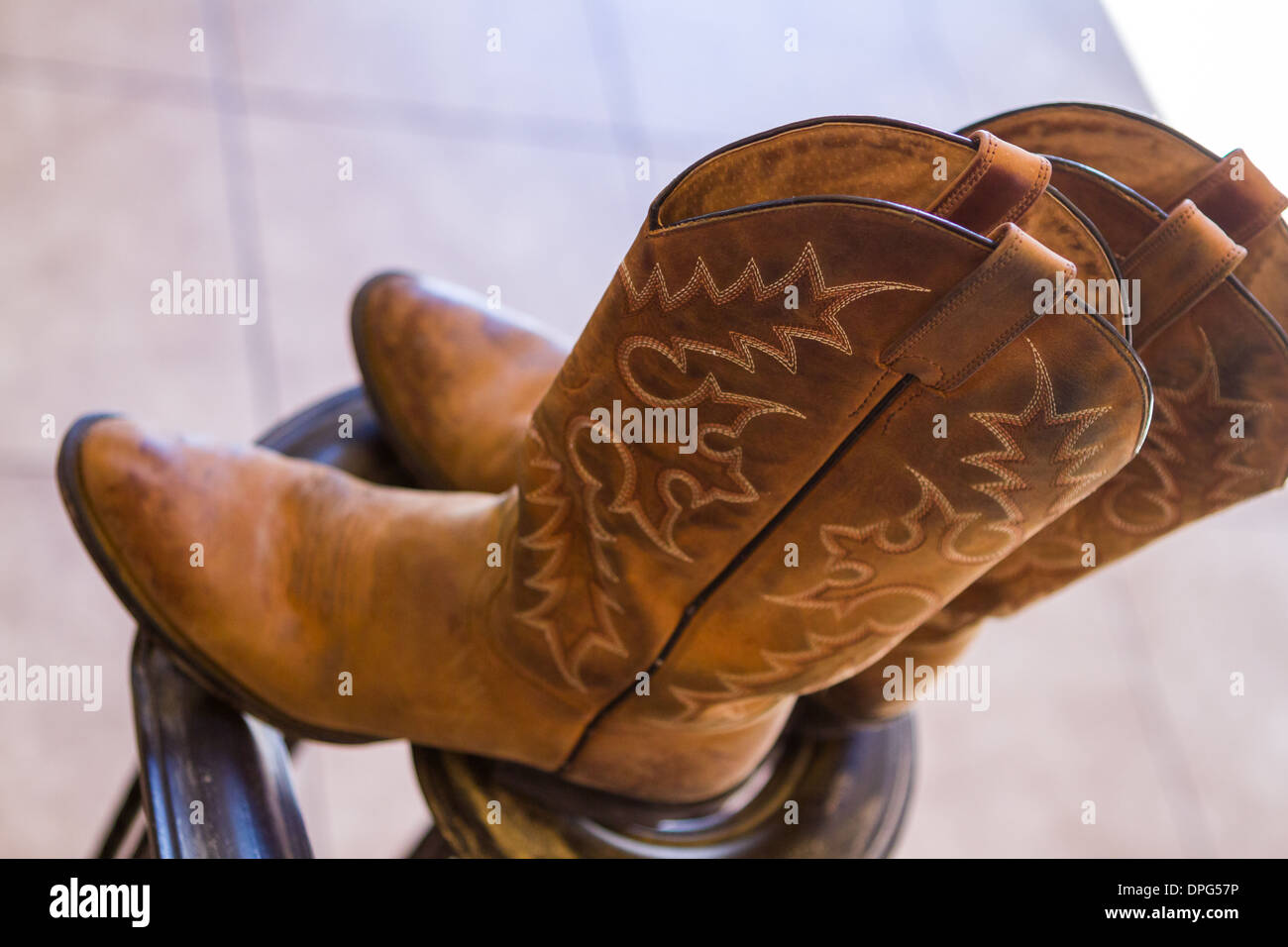 Cowboy-Stiefel zu tragen bei der westlichen Hochzeit. Stockfoto