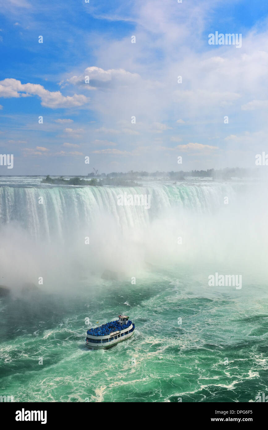Boot und Horseshoe Falls von den Niagarafällen entfernt Stockfoto
