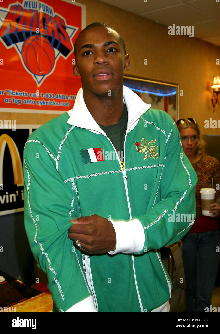 12. Januar 2006 - New York, New York, US - K46412JBU. New York Knicks-Spieler und die Besetzung von "Glory Road'' zu Ehren Martin Luther King Jr. bei McDonalds, NEW YORK New York 12.01.2006. -MEHCAD BROOKS VON DESPERATE HOUSEWIVES. (Kredit-Bild: © Judie Burstein/Globe Photos/ZUMAPRESS.com) Stockfoto
