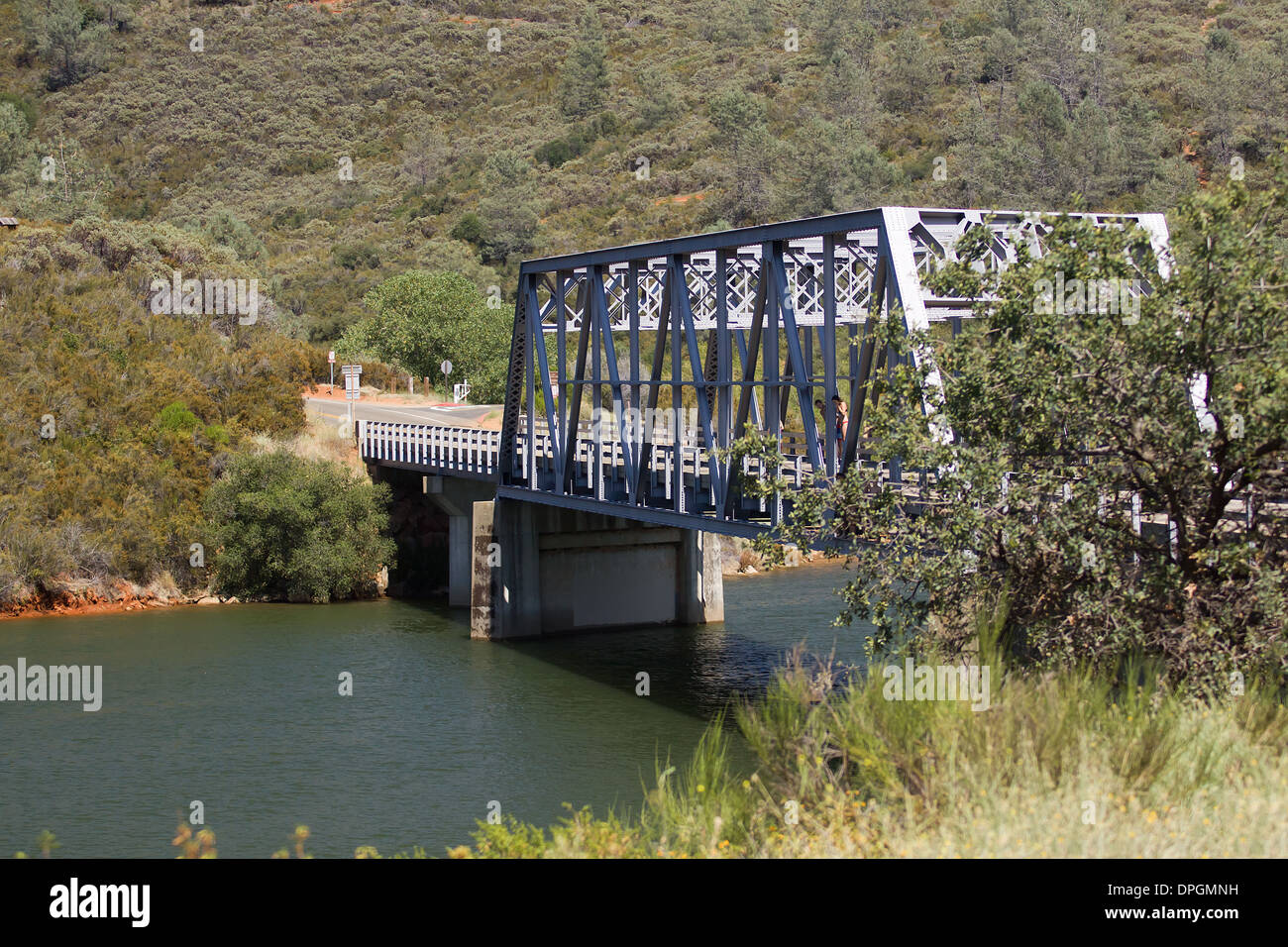 Die Salmon Falls Bridge ist eine berühmte Brücke befindet sich in El Dorado County, Kalifornien auf der South Fork des American River. Stockfoto