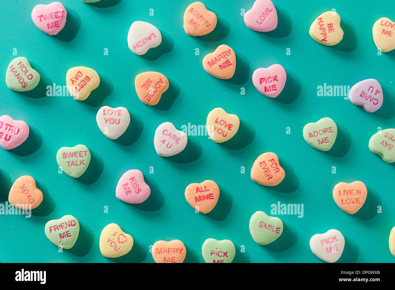 Bunten Süßigkeiten Gespräch Herzen zum Valentinstag Stockfoto