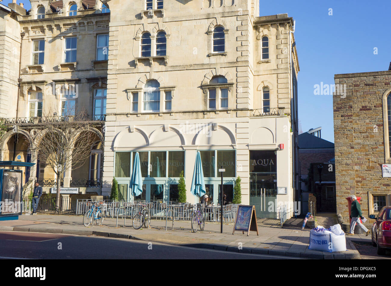 Aqua Restaurant Bristol City White Damen Straße Stockfoto