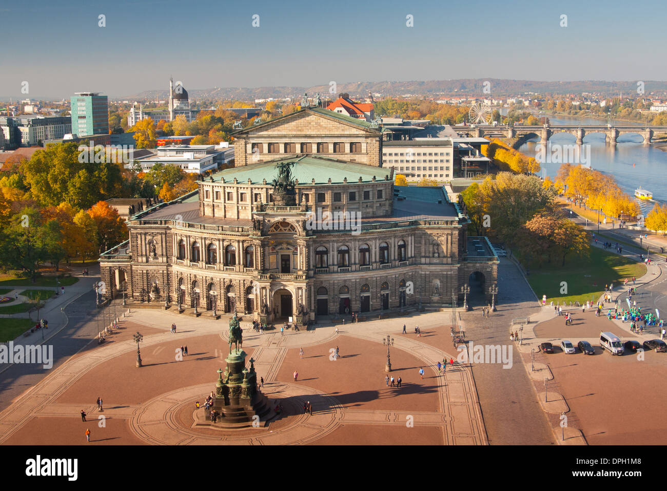 Die Oper in Dresden im Herbst Stockfoto