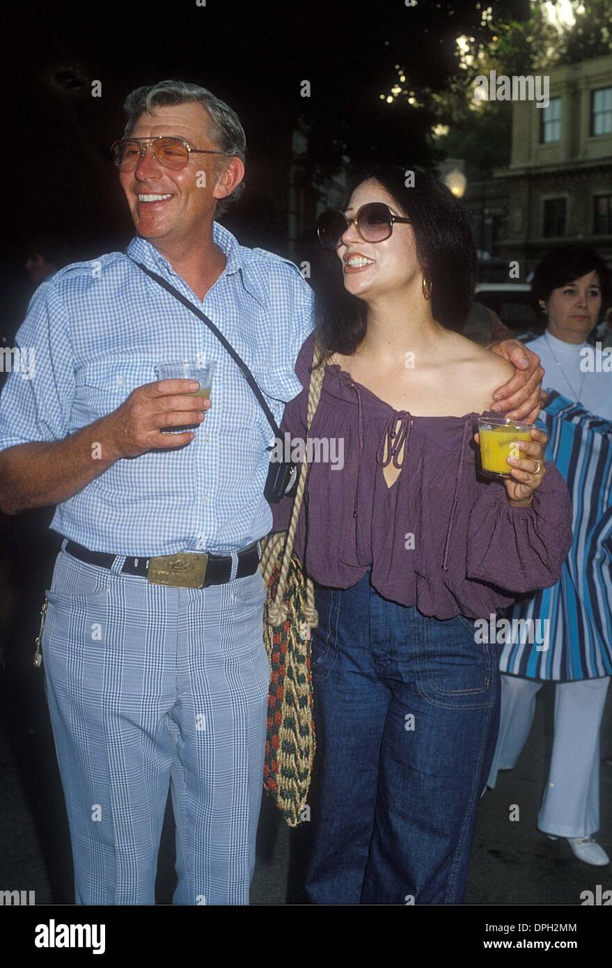 18. April 2006 - Hollywood, Kalifornien, US - ANDY GRIFFITH mit seiner Frau SOLICA CASSUTO 1978. #10507. (Kredit-Bild: © Phil Roach/Globe Photos/ZUMAPRESS.com) Stockfoto