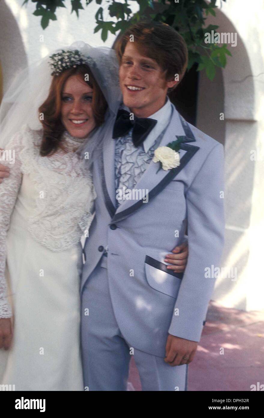 7. Juni 2006 - Hollywood, Kalifornien, US - RON HOWARD. HOCHZEIT VON RON HOWARD MIT CHERYL GASSE (DATIERT IN DER HIGH SCHOOL) AM EVANGELISCH-METHODISTISCHE KIRCHE, BURBANK, KALIFORNIEN 1975. # 9920. (Kredit-Bild: © Phil Roach/Globe Photos/ZUMAPRESS.com) Stockfoto