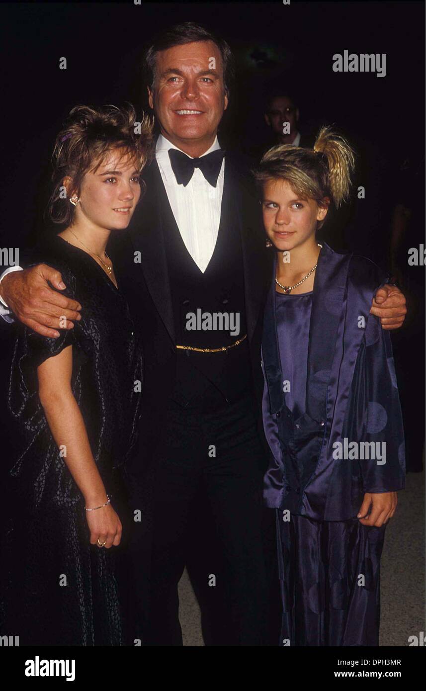 2. August 2006 - Hollywood, Kalifornien, US - ROBERT WAGNER mit seinen TÖCHTERN NATASHA GREGSON WAGNER und COURTNEY BROOKE WAGNER 1985. # 13800. (Kredit-Bild: © Phil Roach/Globe Photos/ZUMAPRESS.com) Stockfoto