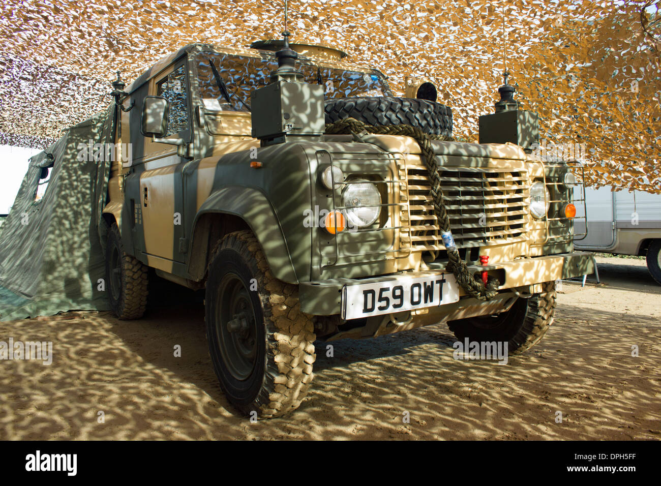 Military land rover -Fotos und -Bildmaterial in hoher Auflösung – Alamy