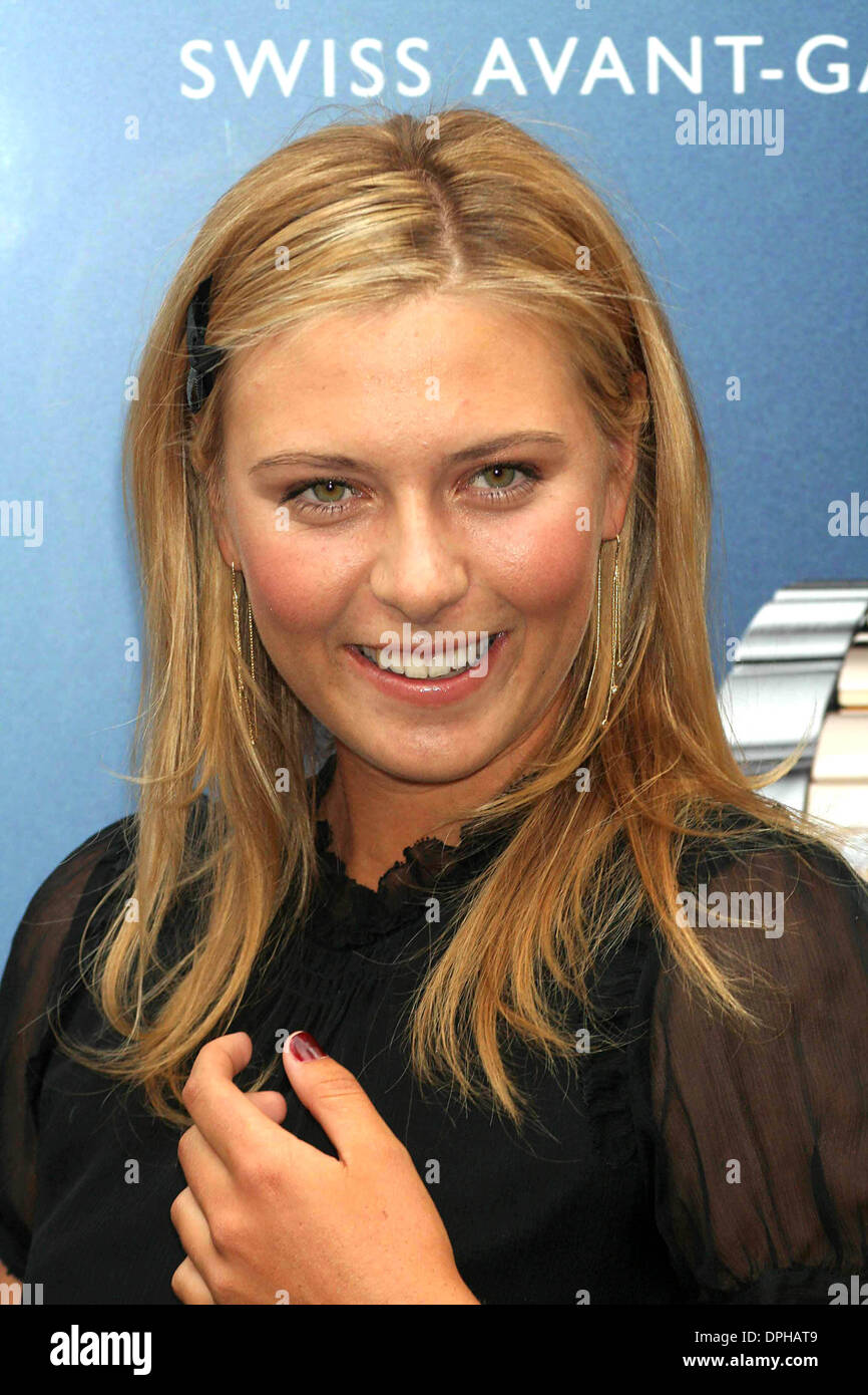 22. August 2006 - New York, New York, US - K49375ML. MARIA SHARAPOVA erscheint bei BLOOMINGDALE'S, einen Beitrag zur MARIA SHARAPOVA Stiftung aus der TAG HEUR WATCH COMPANY zu akzeptieren und zu fördern, neue Zeitmesser THIER, AQUARCER, NEW YORK NewYork 22.08.2006.  -MARIA SHARAPOVA(Credit Image: © Mitchell Levy/Globe Photos/ZUMAPRESS.com) Stockfoto