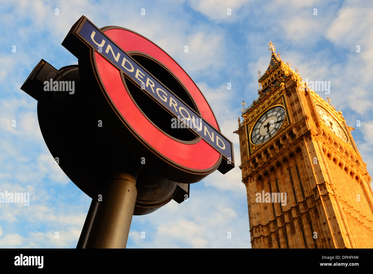Unterirdische Schild mit Big Ben in London. Stockfoto