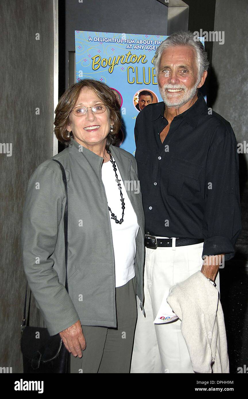 2. August 2006 - statt Hollywood, Kalifornien, USA - Bridgette Hedison und ihr Ehemann David Hedison während der Premiere des neuen Films vom Straßenrand Sehenswürdigkeiten BOYNTON BEACH CLUB, im Pacific Design Center Silver Screen Theater am 1. August 2006, in Los Angeles...  -K49184MGE(Credit Image: © Michael Germana/Globe Photos/ZUMAPRESS.com) Stockfoto
