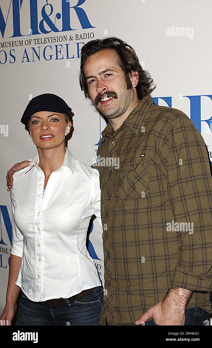 7. März 2006 - Hollywood, Kalifornien, USA - LOS ANGELES, CA 7. März 2006 (SSI) --. Darsteller: Jaime Pressly und Jason Lee posieren für Fotografen, während das Museum des Fernsehens & RadioÃ•s William S. Paley FestivalÃ•s Präsentation von MY NAME IS EARL, bei der Directors Guild Theater, am 7. März 2006, in Los Angeles statt.   / Super Star Images.K47171MG.MY NAME ist EARL PRESENTATI Stockfoto