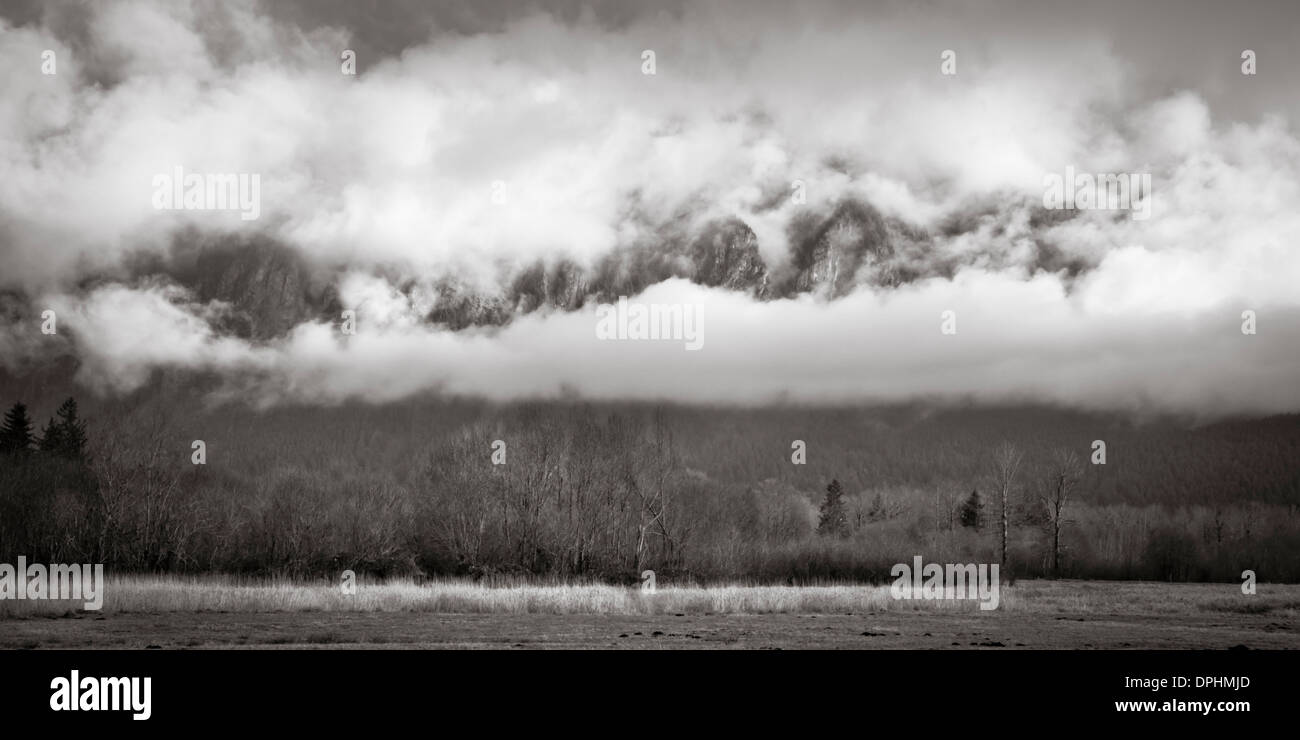 Clearing-Sturm an den Hängen des Mount Si, North Bend, Washington, USA Stockfoto