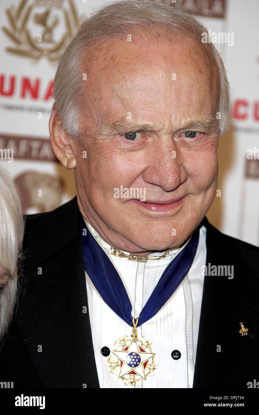27. Dezember 2006 - BUZZ Los Angeles, Kalifornien, USA - ALDRIN. ASTRONAUT. 2006 BAFTA/LA CUNARD BRITANNIA AWARDS. Jahrhundert Los Angeles, LOS ANGELES, Kalifornien, USA.02 November 2006.LAS75579. K51177. CREDIT: (Kredit-Bild: © Globe Photos/ZUMAPRESS.com) Stockfoto