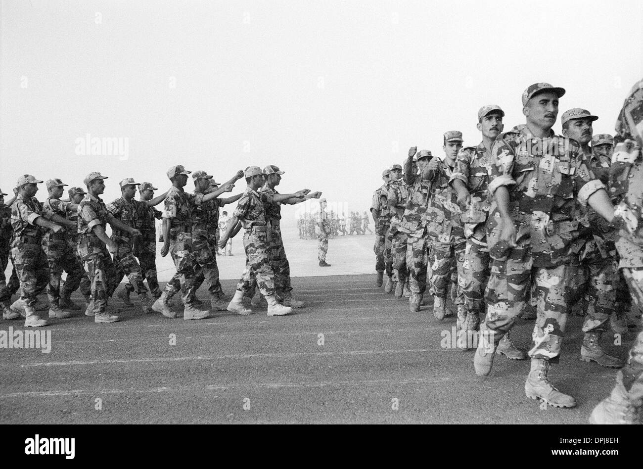 11. Mai 2006 März - Kalachuwan, Irak - Offizieren in der Ausbildung am Morgen am Kalachuwan militärischer Offizier Akademie (PUK) in Irakisch-Kurdistan. (Kredit-Bild: © David I. Gross/zReportage.com/ZUMA) Stockfoto