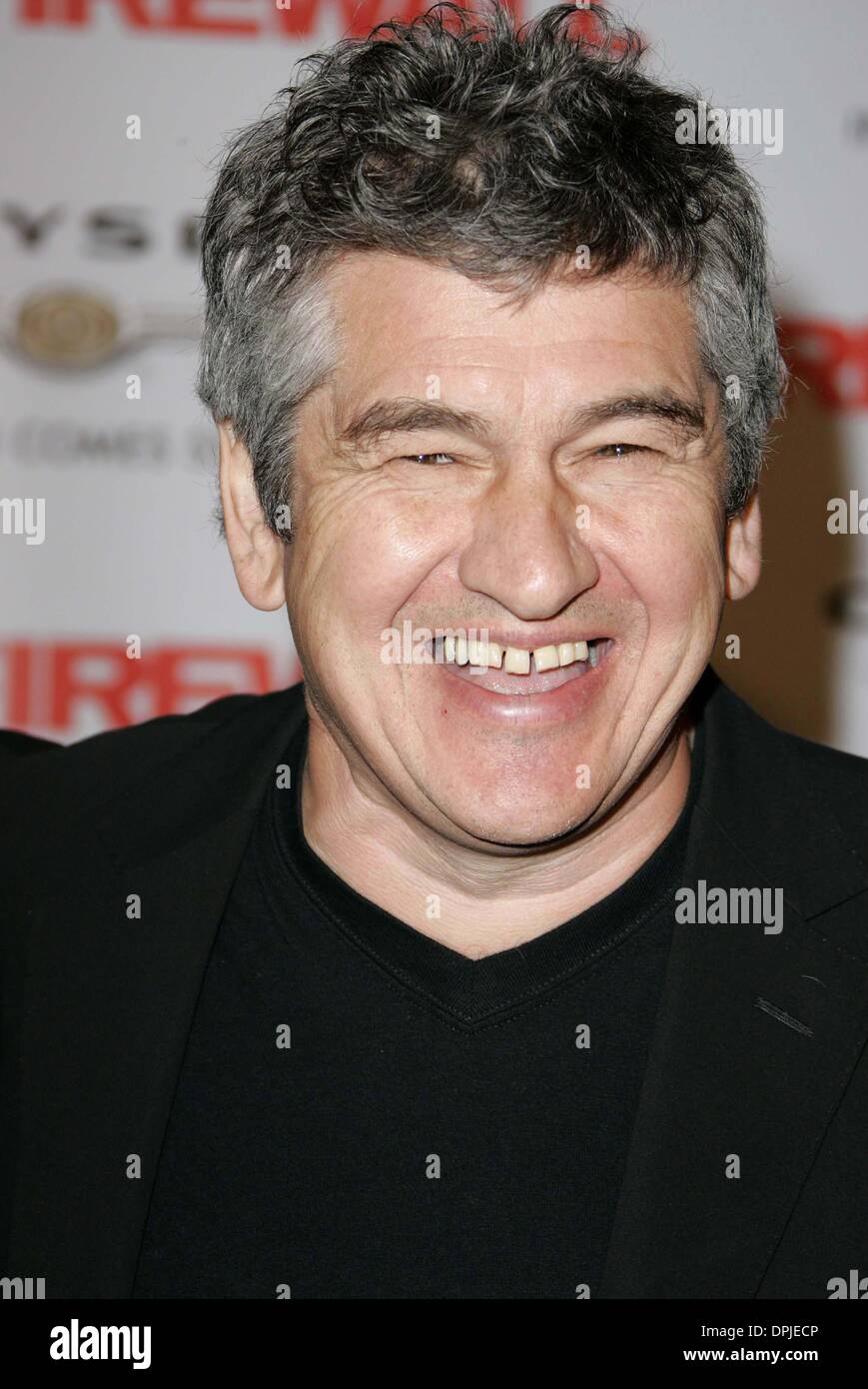 2. Mai 2006 - Hollywood, LOS ANGELES, USA - RICHARD LONCRAINE. FILMREGISSEUR UND DREHBUCHAUTOR. FIREWALL, WELT-PREMIERE. CHINESE Theater, HOLLYWOOD, LOS ANGELES, USA.02-Feb-06.LAQ64865.K47699.CREDIT: (Kredit-Bild: © Globe Photos/ZUMAPRESS.com) Stockfoto