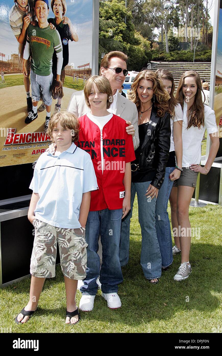 8. August 2006 - Westwood, LOS ANGELES, USA - CHRIS, PATRICK, ARNOLD SCHWARZENEGGER MARIA SHRIVER & KATHERINE CHRISTINA. SCHAUSPIELER, FRAU & KINDER. BANKDRÜCKER, SPIEL. UCLA, WESTWOOD, LOS ANGELES, USA.04-02-2006.LAR69119.K49255. (Kredit-Bild: © Globe Photos/ZUMAPRESS.com) Stockfoto