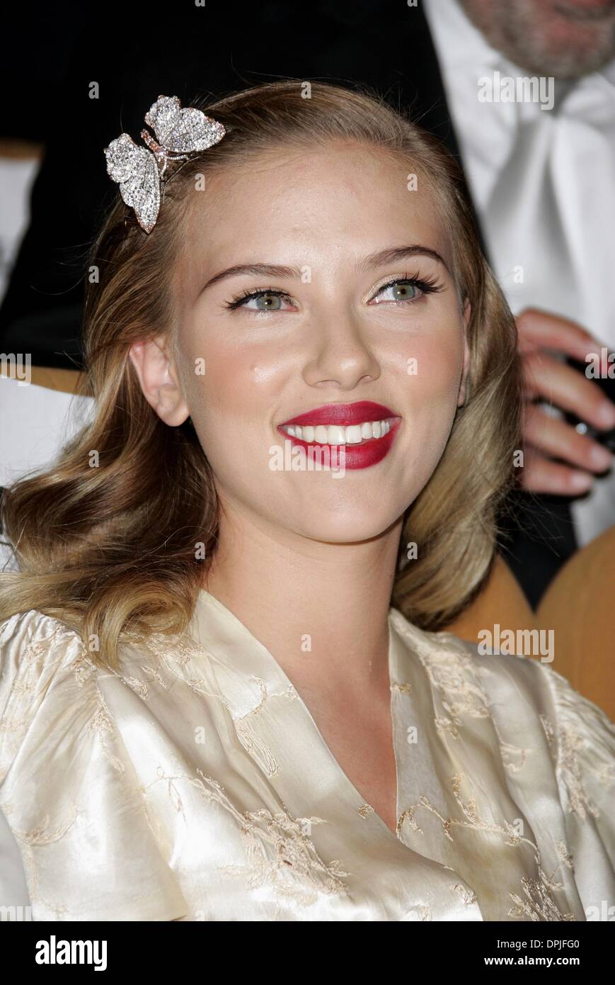 10. Oktober 2006 - 63. Filmfestspiele von Venedig, Venedig, Italien - SCARLETT JOHANSSON. SCHAUSPIELERIN. DIE schwarze DAHLIE, FILM PREMIERE.63RD VENICE FILM FESTIVAL, Venedig, ITALY.30-Aug-06.LAS72389.CREDIT:-K50574 (Kredit-Bild: © Globe Photos/ZUMAPRESS.com) Stockfoto