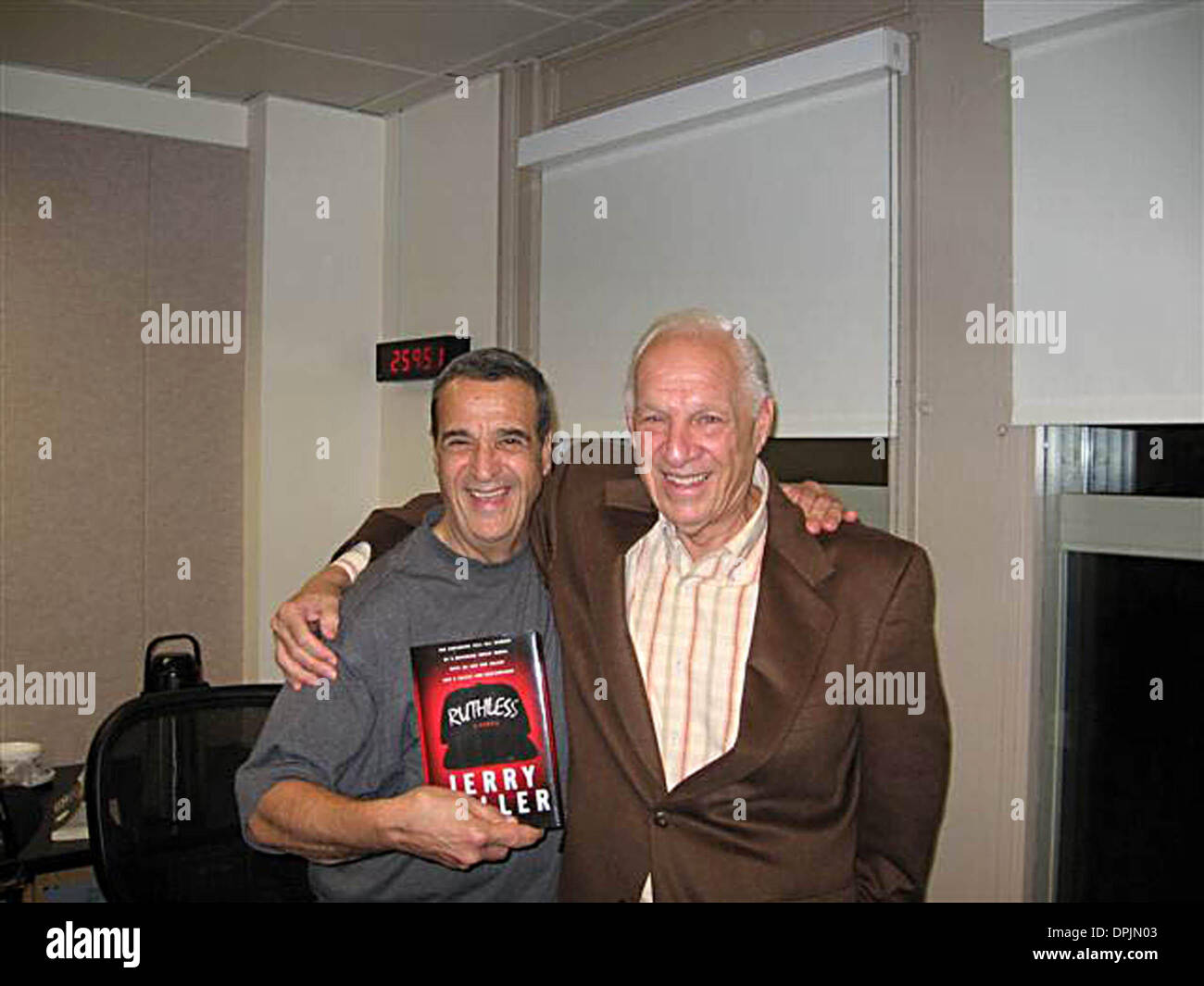 19. September 2006 - K49900MK. GÄSTE IN DER JOEY REYNOLDS SHOW NEW YORK 18.09.2006. MARK KASNER - JOEY REYNOLDS und JERRY HELLER(Credit Image: © Globe Photos/ZUMAPRESS.com) Stockfoto