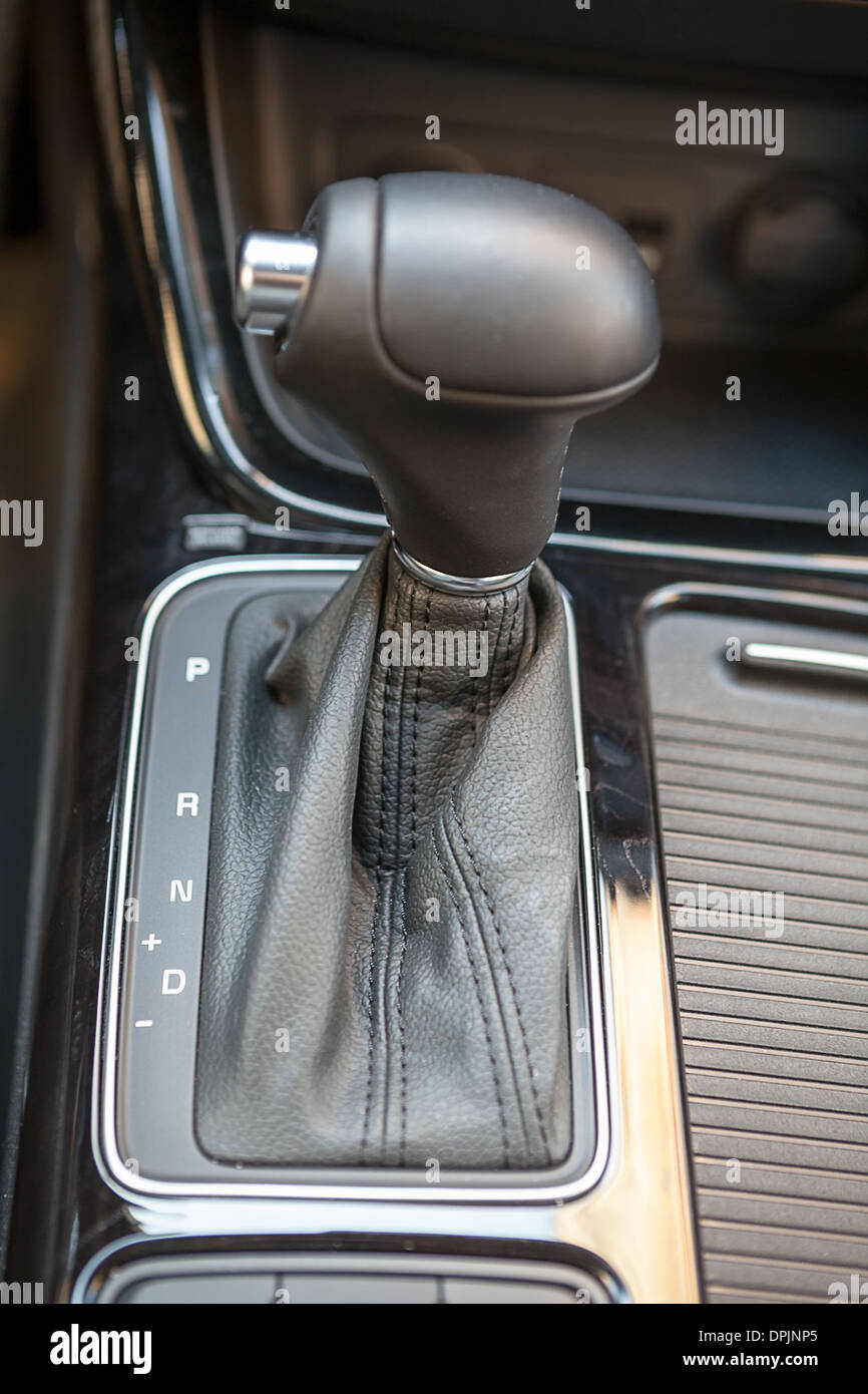 Auswahl eines Automatik-Getriebes des Fahrzeugs Stockfoto