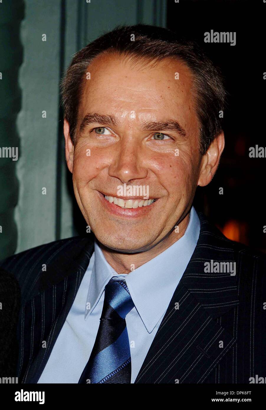 19. April 2006 - New York, New York, USA - K47546AR. Prada feiert die Eröffnung der Ausstellung '' Taille abwärts - Röcke von Miuccia Prada'' an Prada Soho Epicenter Store, NEW YORK New York 18.04.2006. ANDREA RENAULT-JEFF KOONS(Credit Image: © Globe Photos/ZUMAPRESS.com) Stockfoto