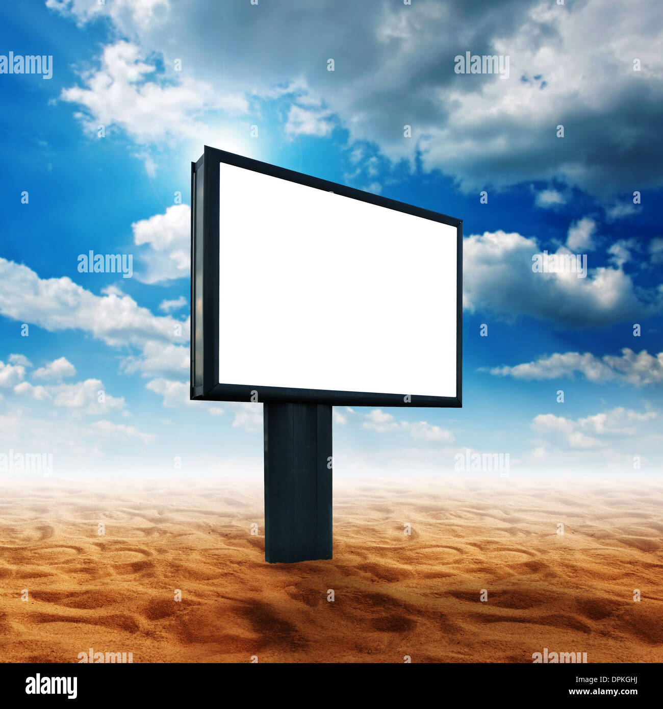 Leeren Plakatwand im Wüstenland, Außenwerbung-Konzept. Stockfoto