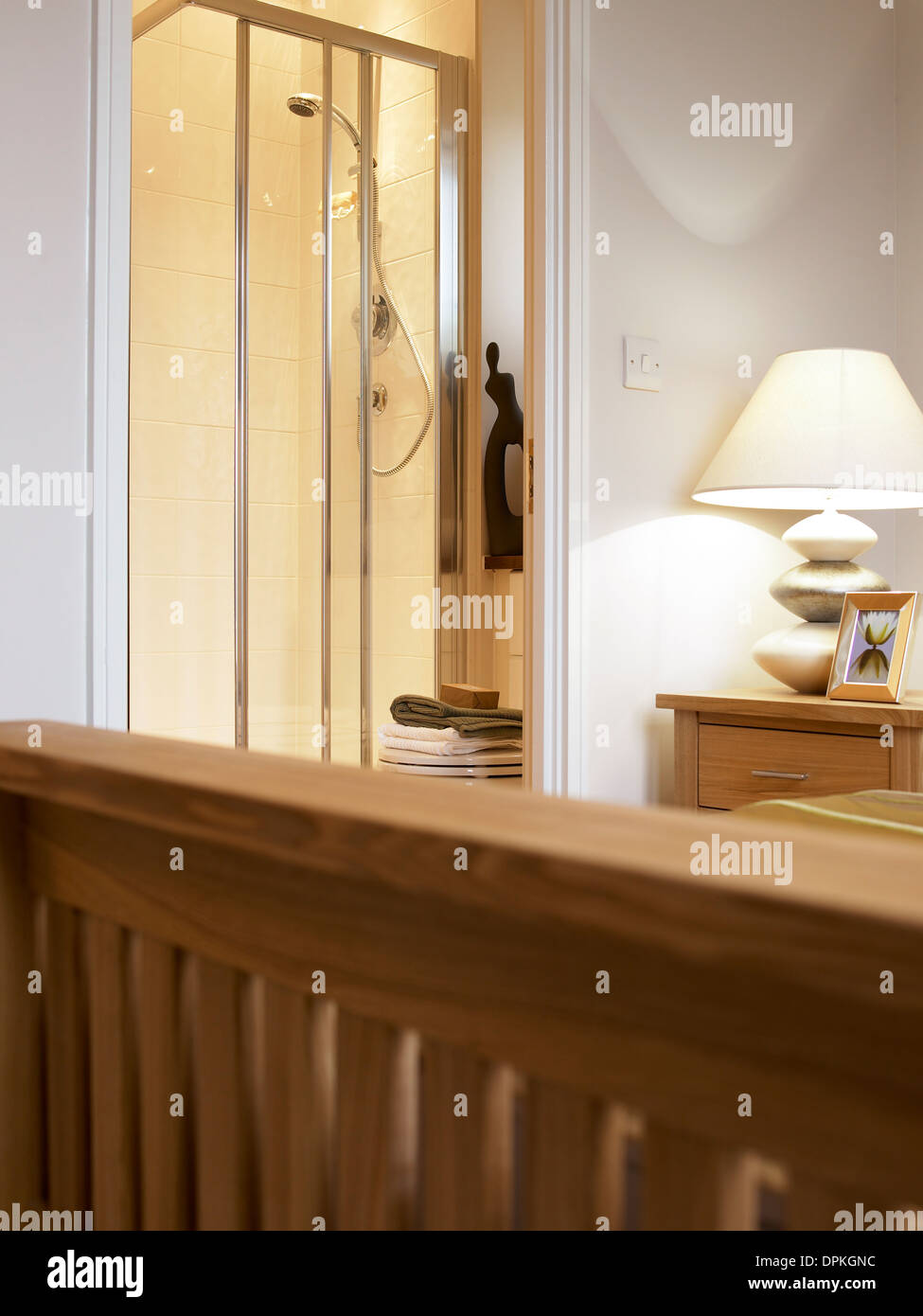 Blick auf Bad Dusche aus Schlafzimmer Stockfoto, Bild: 65583768 - Alamy Blick auf Bad Dusche aus Schlafzimmer Stockfoto, Bild: 65583768 - Alamy