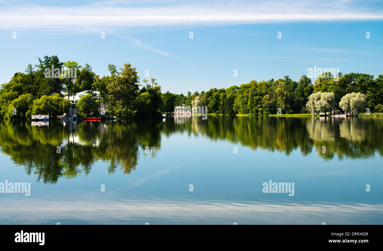 Großer Teich Reflexionen, Catherine Park, Puschkin (Tsarskoye Selo), in der Nähe von St. Petersburg, Russland Stockfoto