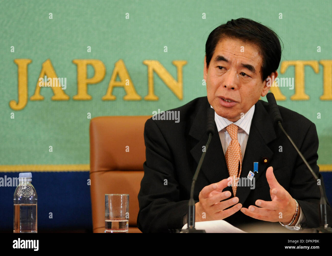 Tokio, Japan. 15. Januar 2014. Japans Minister für Bildung, Kultur, Sport, Wissenschaft und Technologie Hakubun Shimomura, der auch die Minister der Tokyo Olympischen und Paralympischen Spiele, spricht während einer Pressekonferenz in Japan National Press Club in Tokyo, Japan, 15. Januar 2014. Bildnachweis: Stringer/Xinhua/Alamy Live-Nachrichten Stockfoto