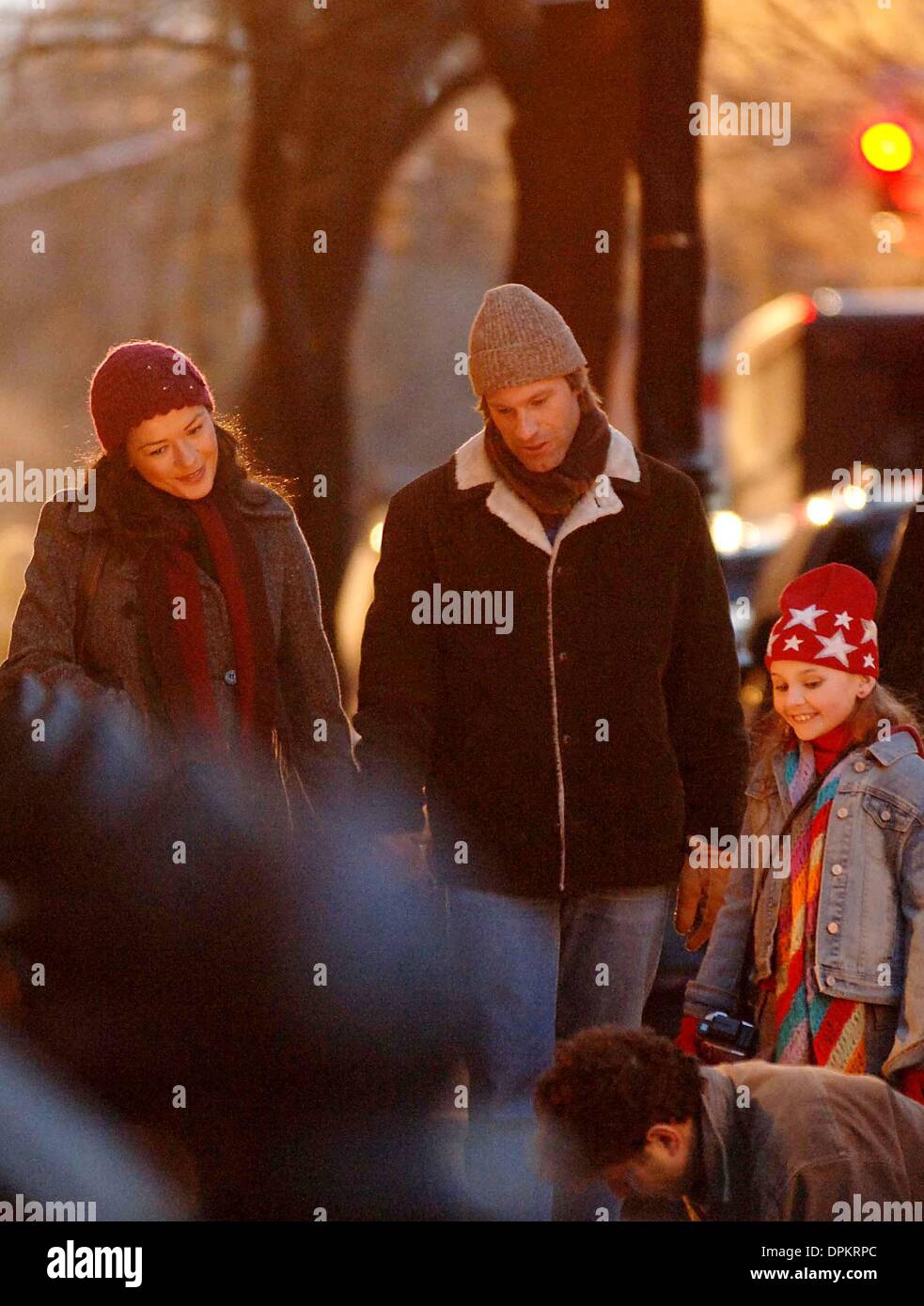 17. März 2006 - New York, NEW YORK - K47223AR. Catherine Zeta-Jones und Aaron Eckhardt.on Lage Dreharbeiten für den Film '' meist Martha''... Westdorf, neue Yrok Stadt... 16.03.2006. Andrea Renault - 2006. (Kredit-Bild: © Globe Photos/ZUMAPRESS.com) Stockfoto
