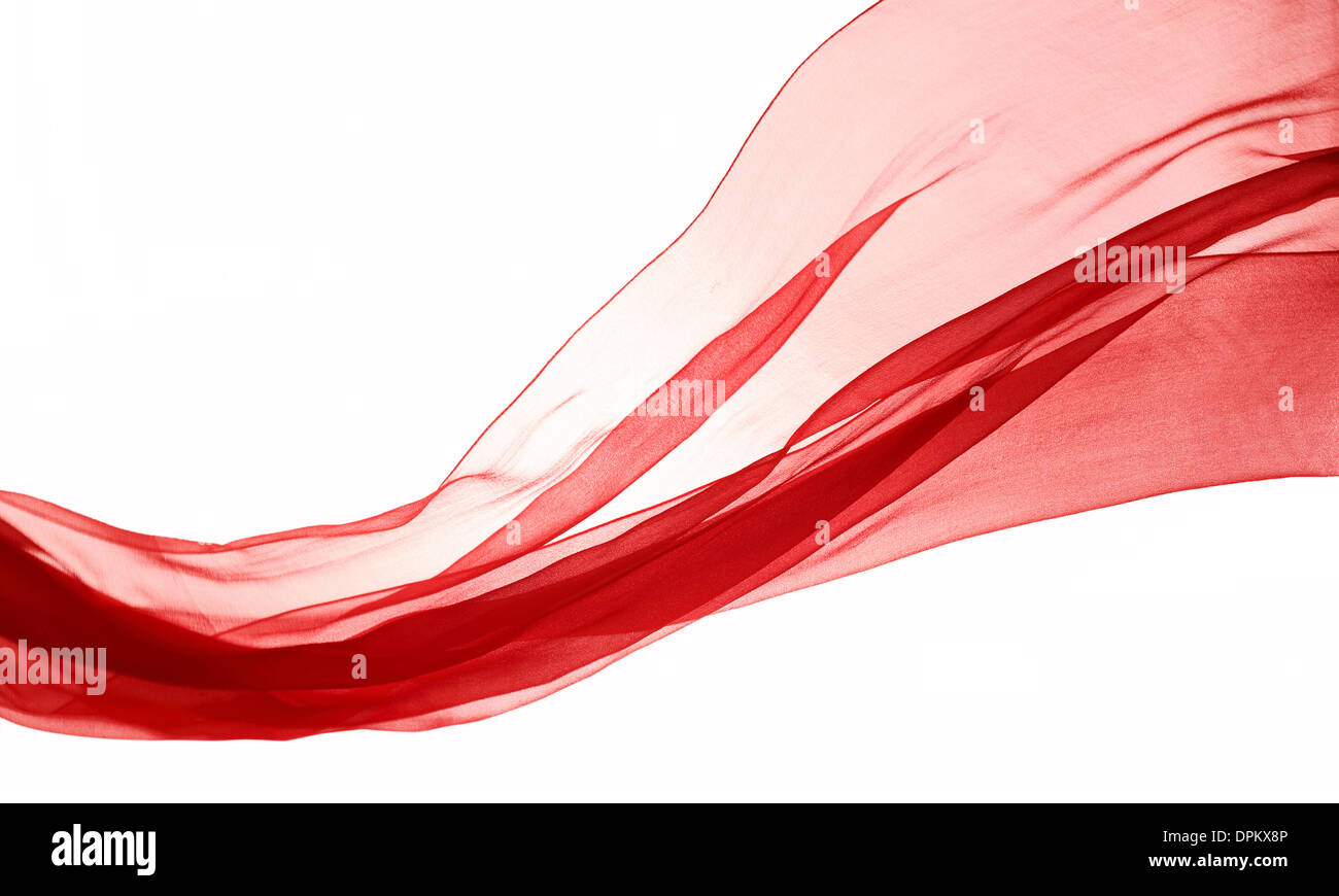 weiche rote Chiffon mit Kurve und Welle isoliert auf weißem Hintergrund. Stockfoto