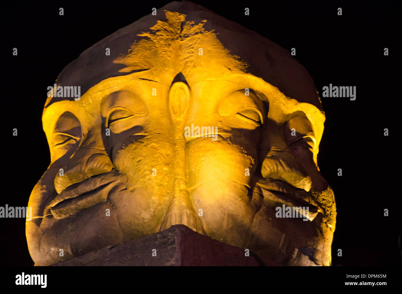 Riesige Buddha-Kopf-statue Stockfoto