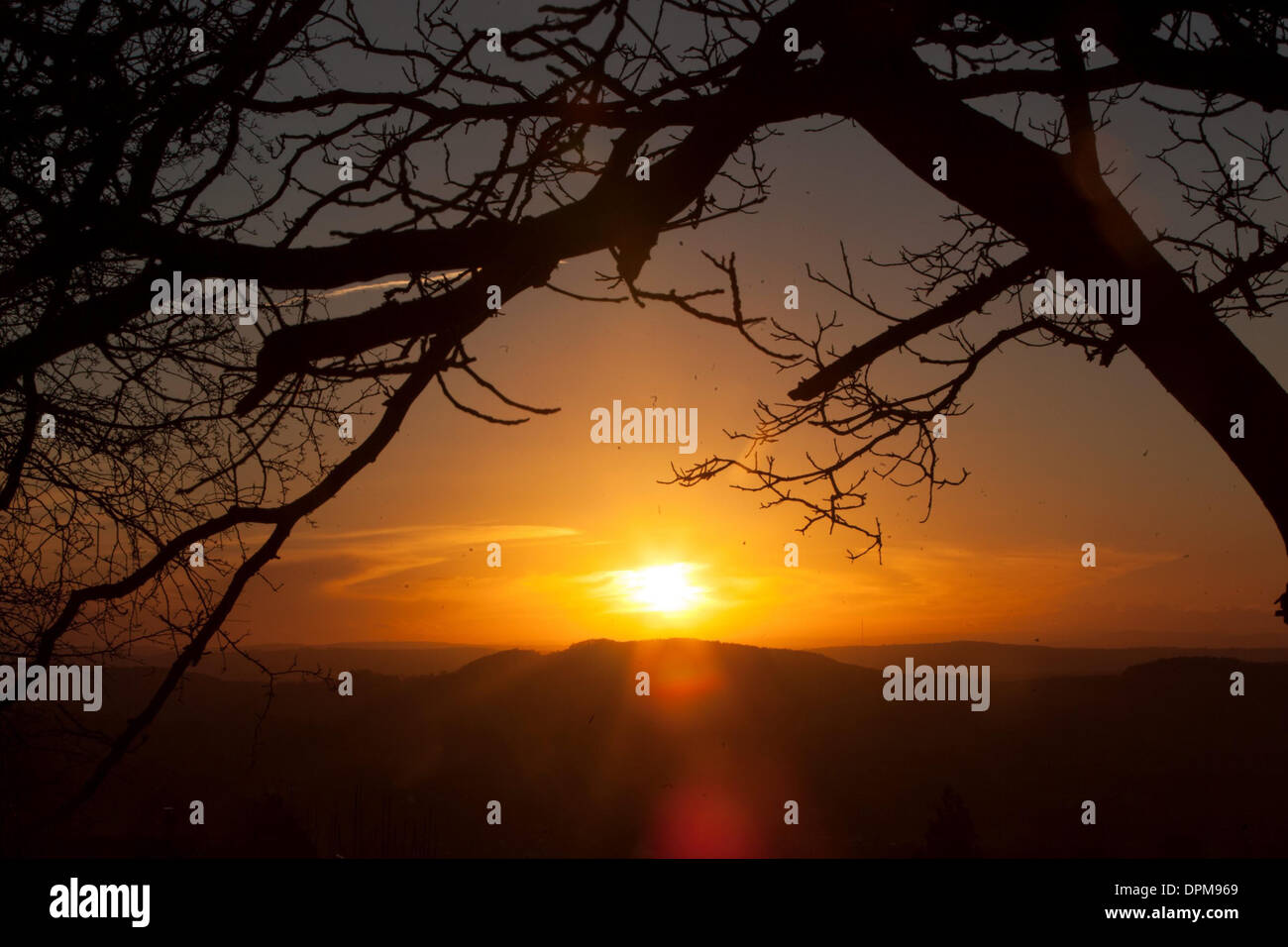 Die Sonne geht über die Herefordshire Landschaft von oben auf die Malvern Hills gesehen. 28. Dezember 2013. Stockfoto