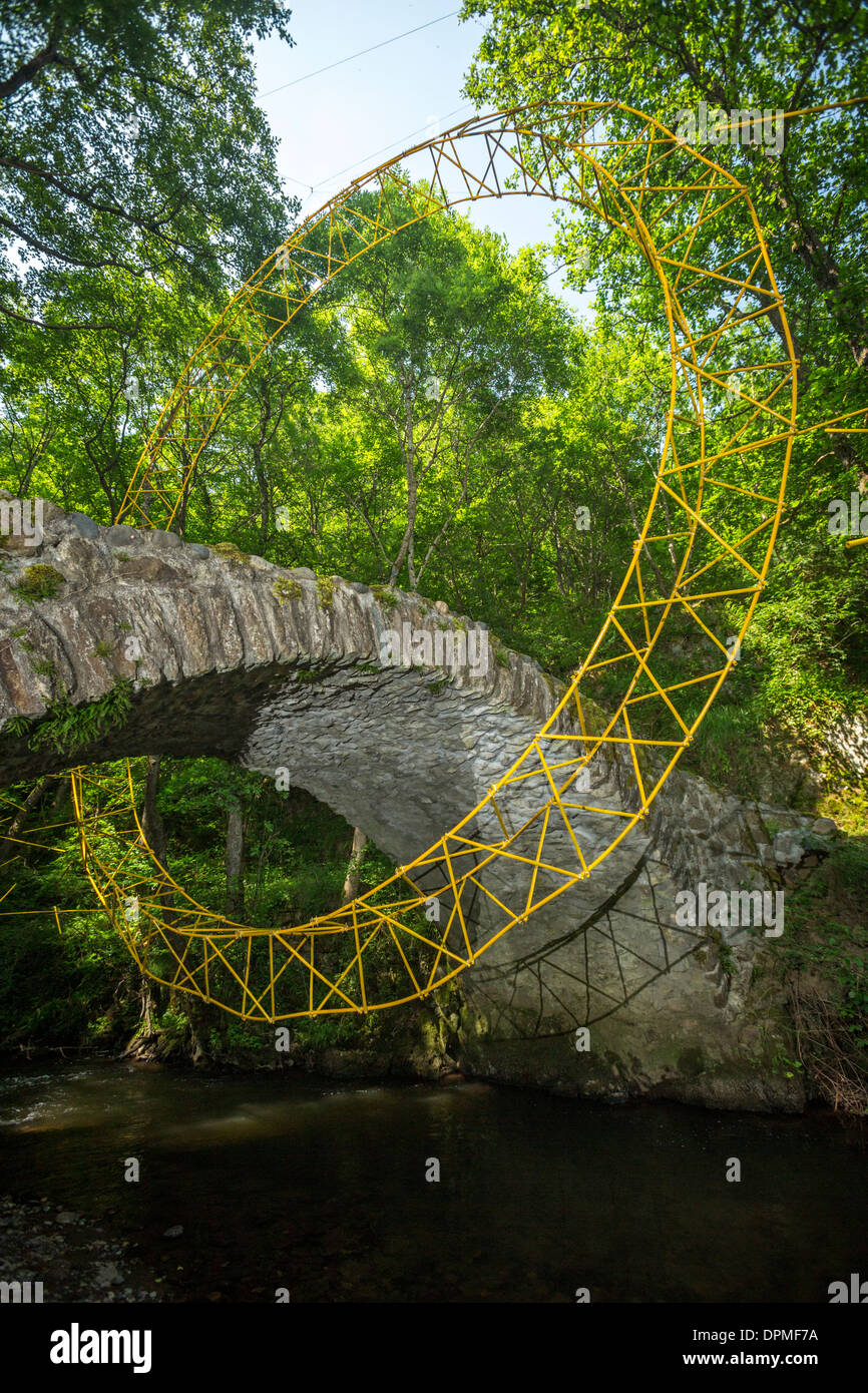 "Ô", ein Michel-Marie Bougard Land Kunstwerk von dem französischen bildenden Künstler (Auvergne-Frankreich). Landart Installation. Stockfoto