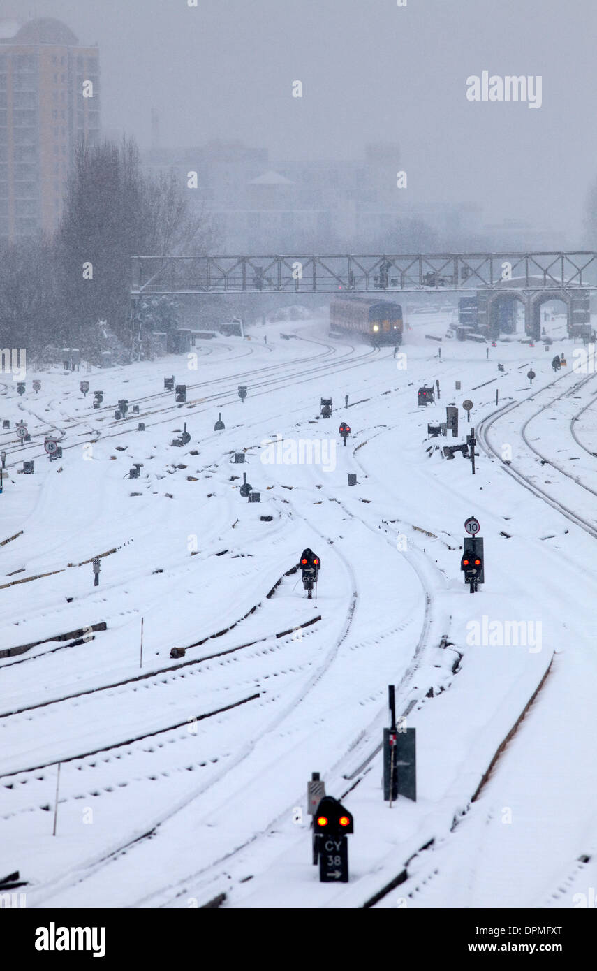 Gleisanlagen im Schnee Stockfoto