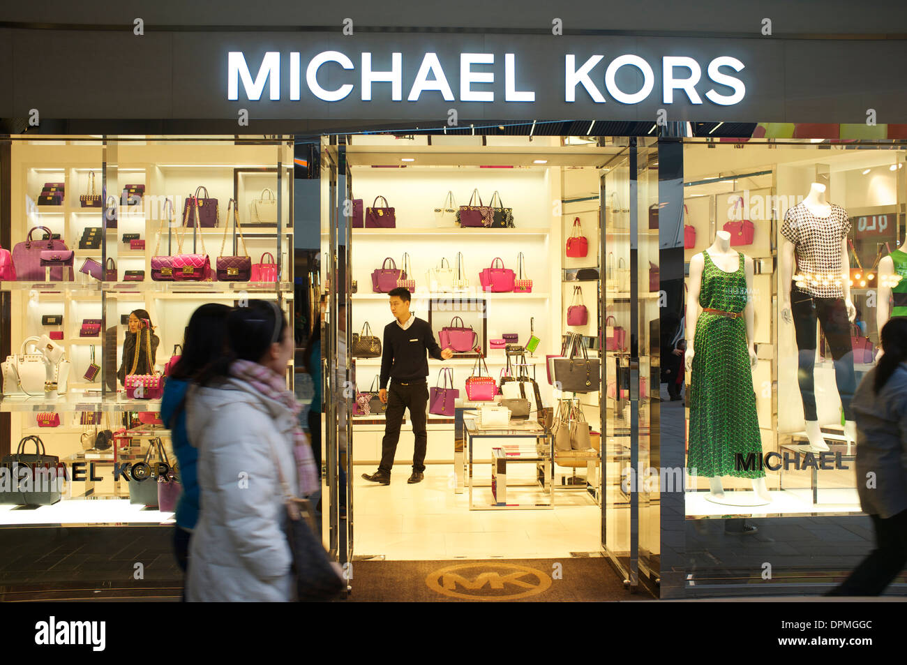 Eine neu eröffnete Michael Kors speichern in Sanlitun, Peking, China. 11. Januar 2014 Stockfoto Eine neu eröffnete Michael Kors speichern in Sanlitun, Peking, China. 11. Januar 2014 Stockfoto