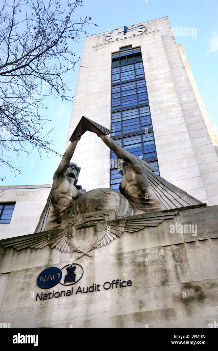 London, England, Vereinigtes Königreich. National Audit Office (NAO), Buckingham Palace Road. Skulptur "Speed Flügel auf der ganzen Welt" Eric Broadbent Stockfoto