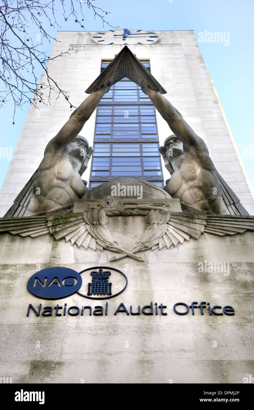 London, England, Vereinigtes Königreich. National Audit Office (NAO), Buckingham Palace Road. Skulptur "Speed Flügel auf der ganzen Welt" Eric Broadbent Stockfoto