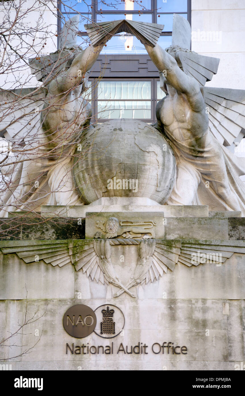 London, England, Vereinigtes Königreich. National Audit Office (NAO), Buckingham Palace Road. Skulptur "Speed Flügel auf der ganzen Welt" Eric Broadbent Stockfoto