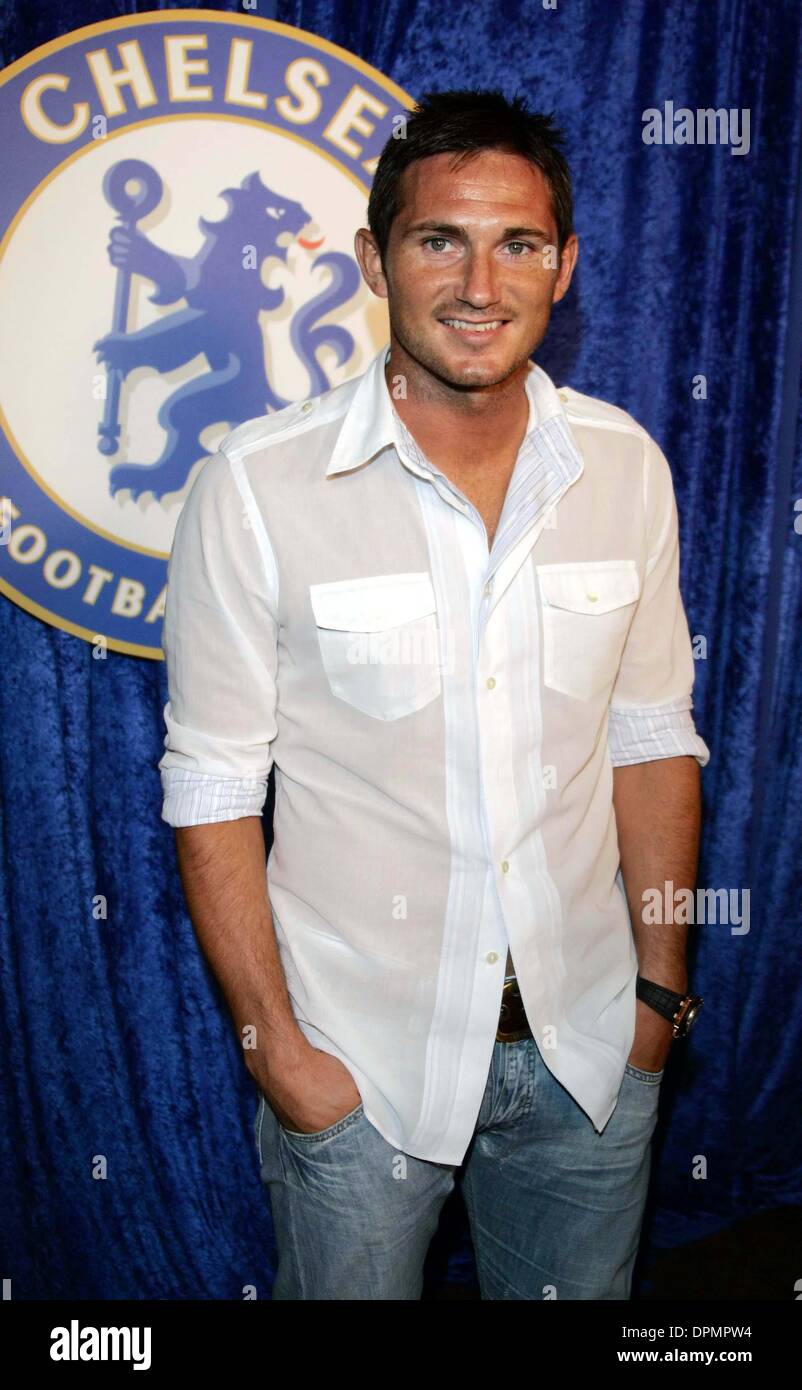 1. August 2006 - Skybar @ Mondrian Hotel, LOS ANGELES, USA - K49171. DER HIT DER BODEN RUNNING-PARTY. CHELSEA FOOTBALL CLUB-PARTY. DIE SKYBAR, MONDRIAN HOTEL-WEST HOLLYWOOD, KALIFORNIEN-07-31-2006.FRANK LAMPARD. (Kredit-Bild: © Globe Photos/ZUMAPRESS.com) Stockfoto