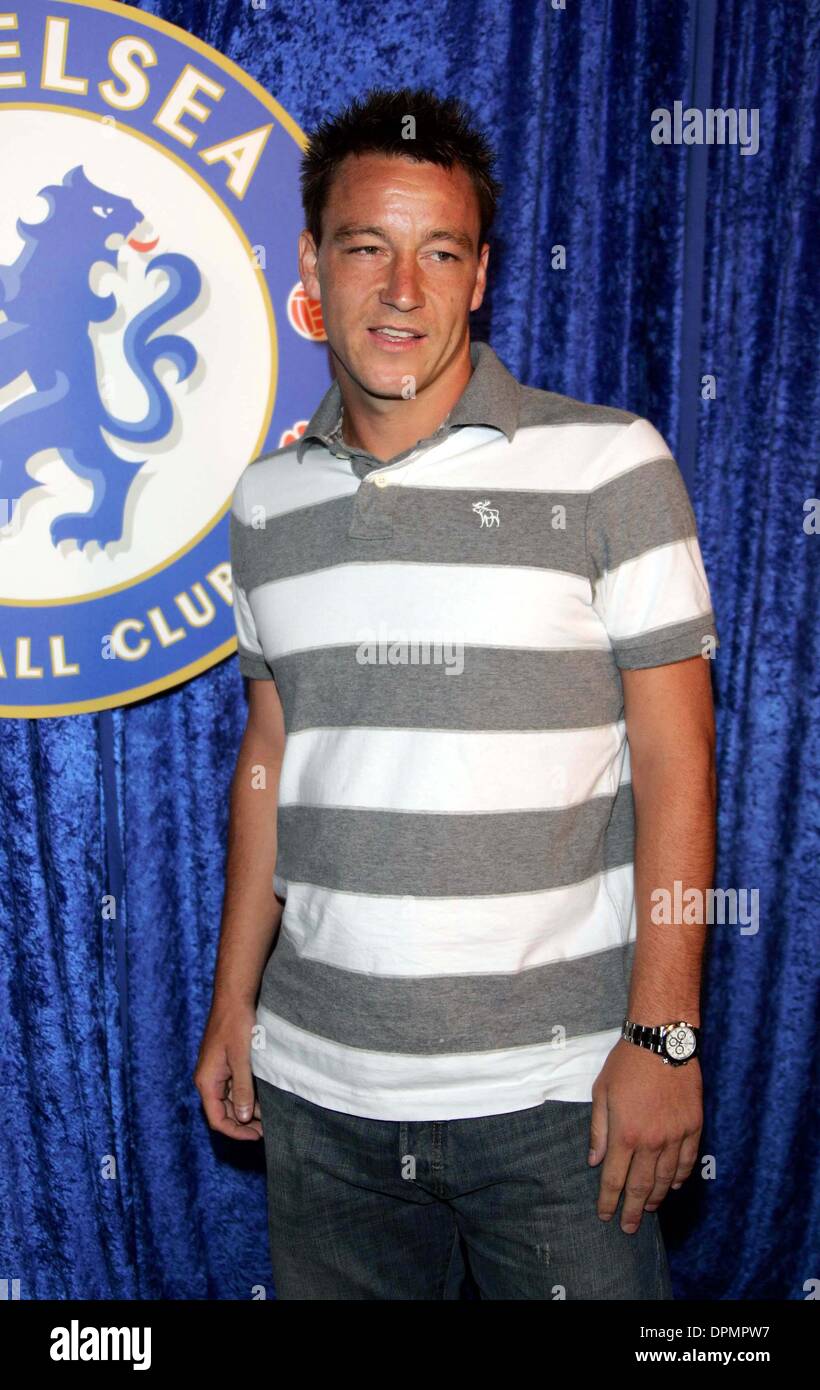 1. August 2006 - Skybar @ Mondrian Hotel, LOS ANGELES, USA - K49171. DER HIT DER BODEN RUNNING-PARTY. CHELSEA FOOTBALL CLUB-PARTY. DIE SKYBAR, MONDRIAN HOTEL WEST HOLLYWOOD, KALIFORNIEN 07-31-2006.JOHN TERRY. (Kredit-Bild: © Globe Photos/ZUMAPRESS.com) Stockfoto