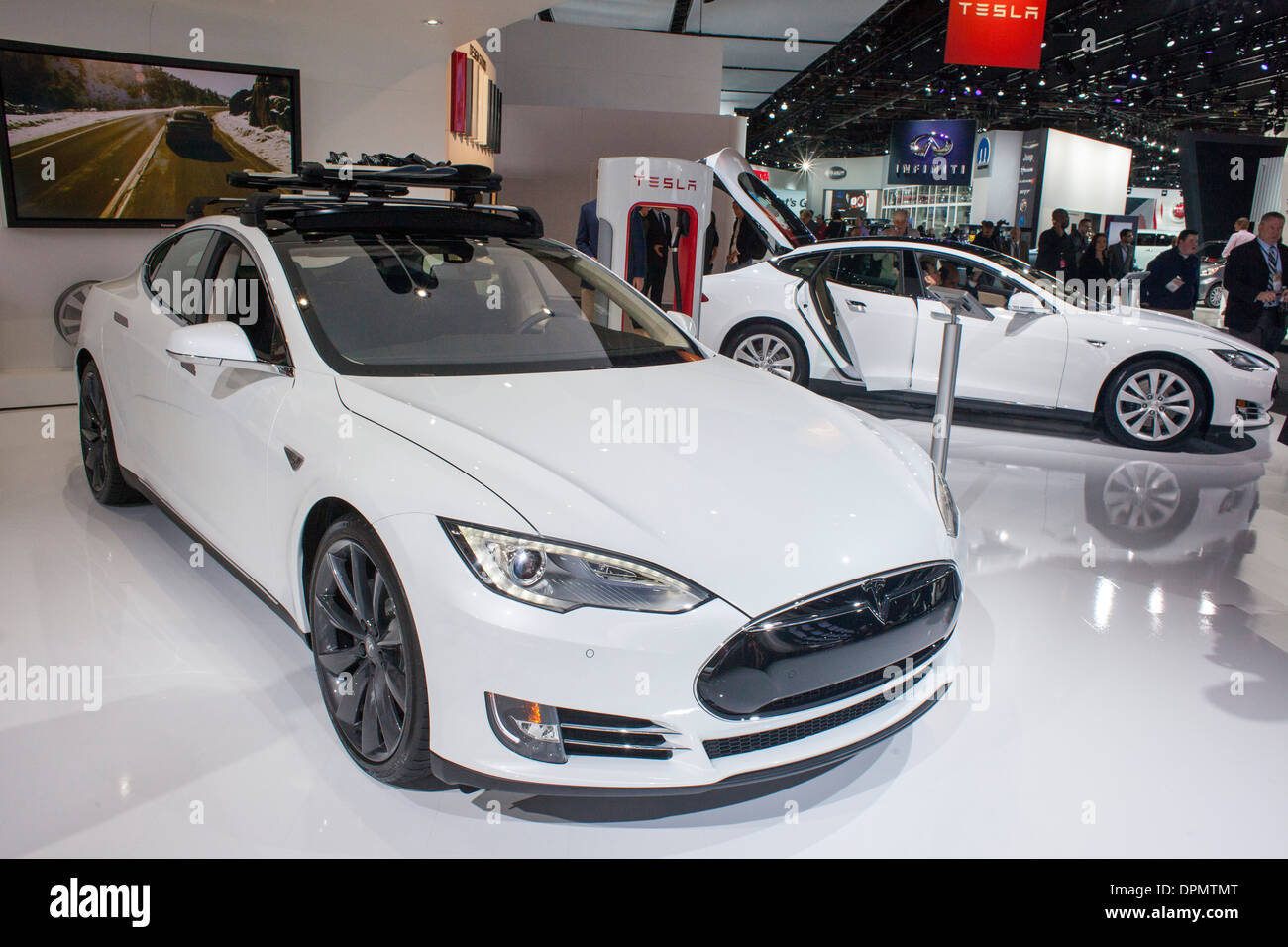 Detroit, Michigan - der Tesla Model S Elektro-Auto auf dem Display auf der North American International Auto Show. Stockfoto