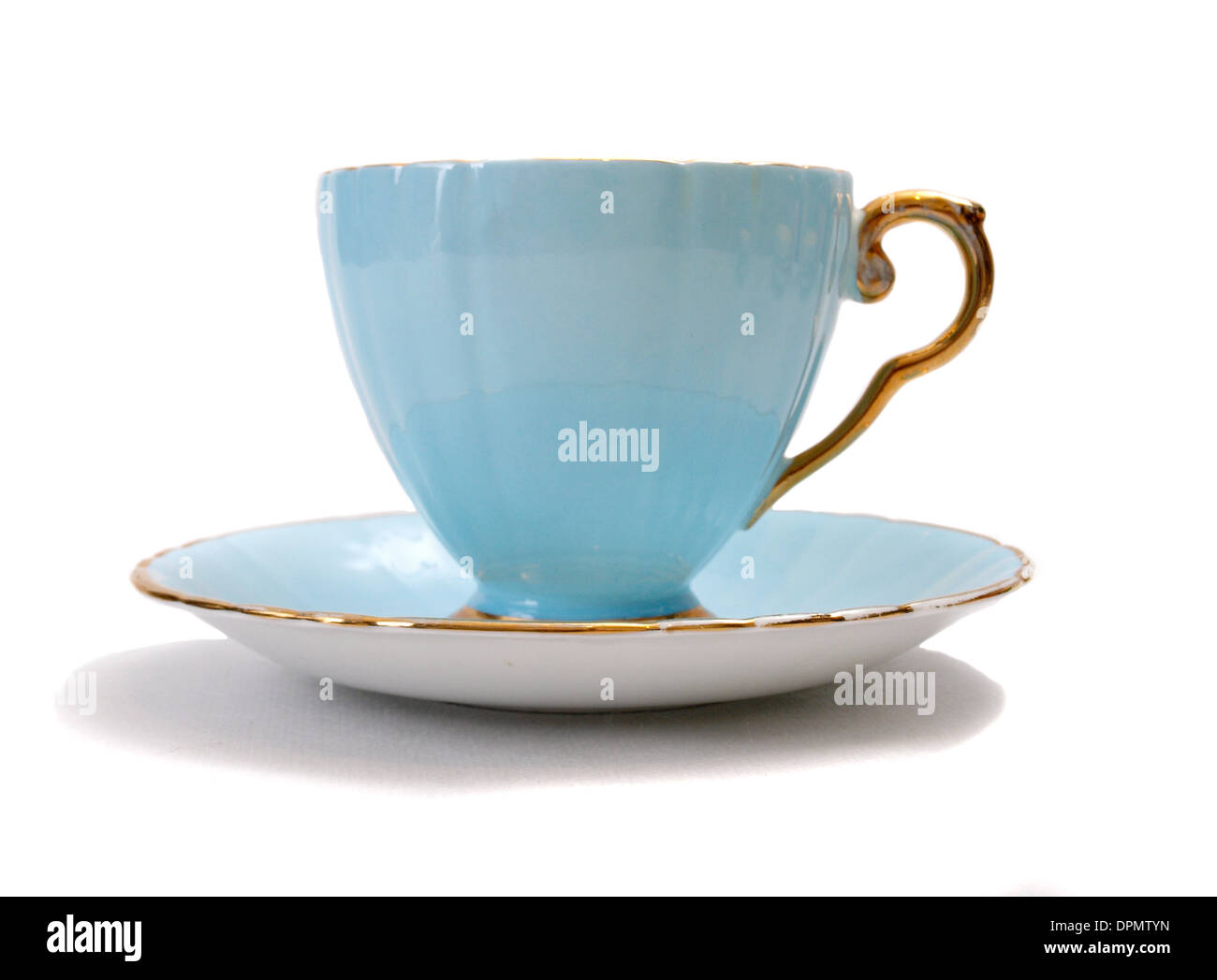 Blue China Teetasse auf weißem Hintergrund. Stockfoto