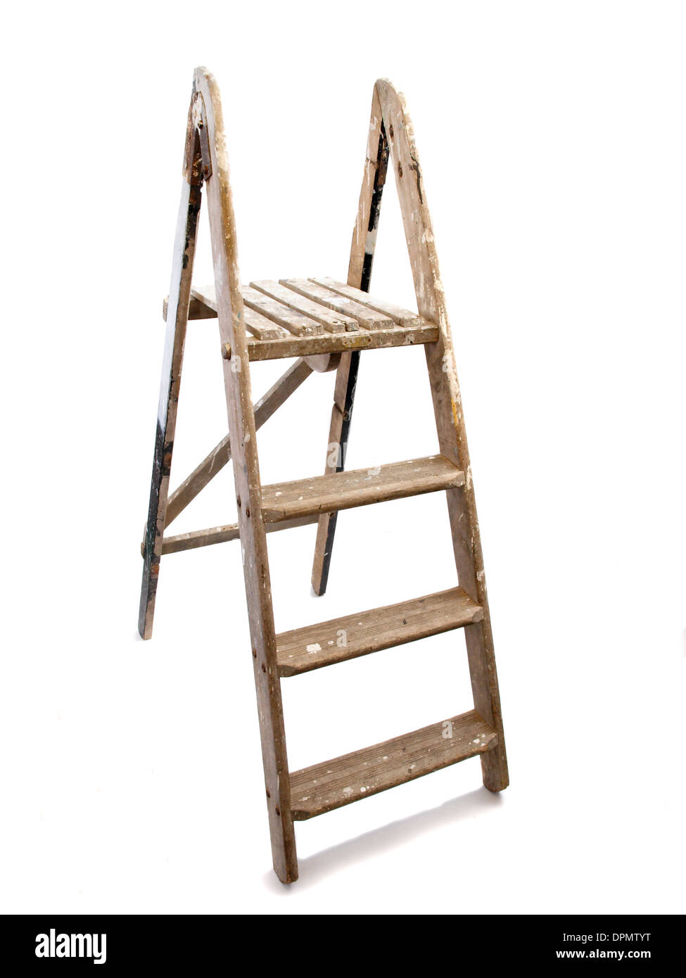Alte hölzerne Trittleiter auf weißem Hintergrund Stockfoto