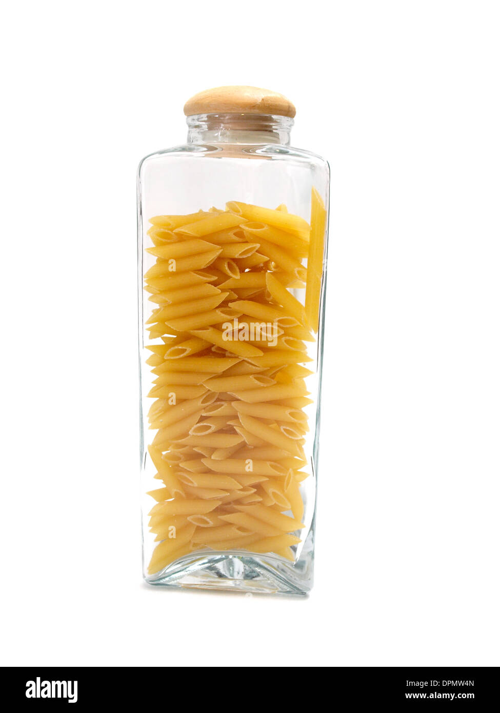 Vorratsgefäß Pasta auf weißem Hintergrund Stockfoto