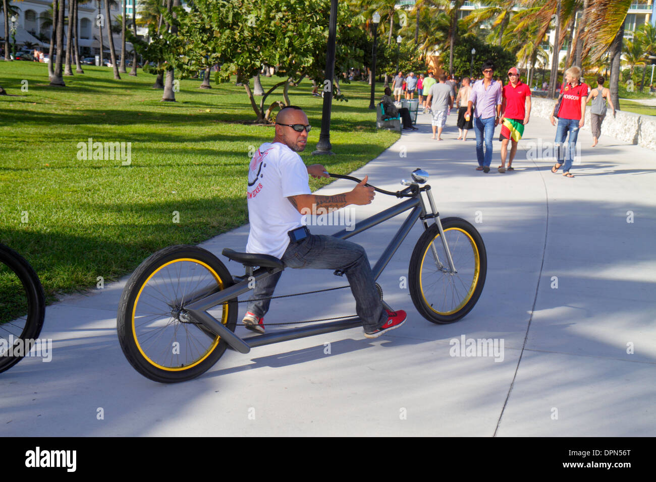 Miami Beach, Florida, Lummus Park, Serpentine Trail, Männer aus Spanien, langes Fahrrad, Radfahren, Reiten, Radfahren, Fahrer, FL131231202 Stockfoto